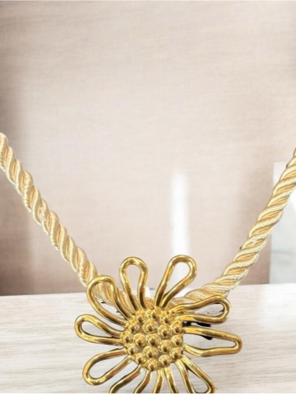 Gorgeous Gold Twisted Rope Flower Pendant Necklace